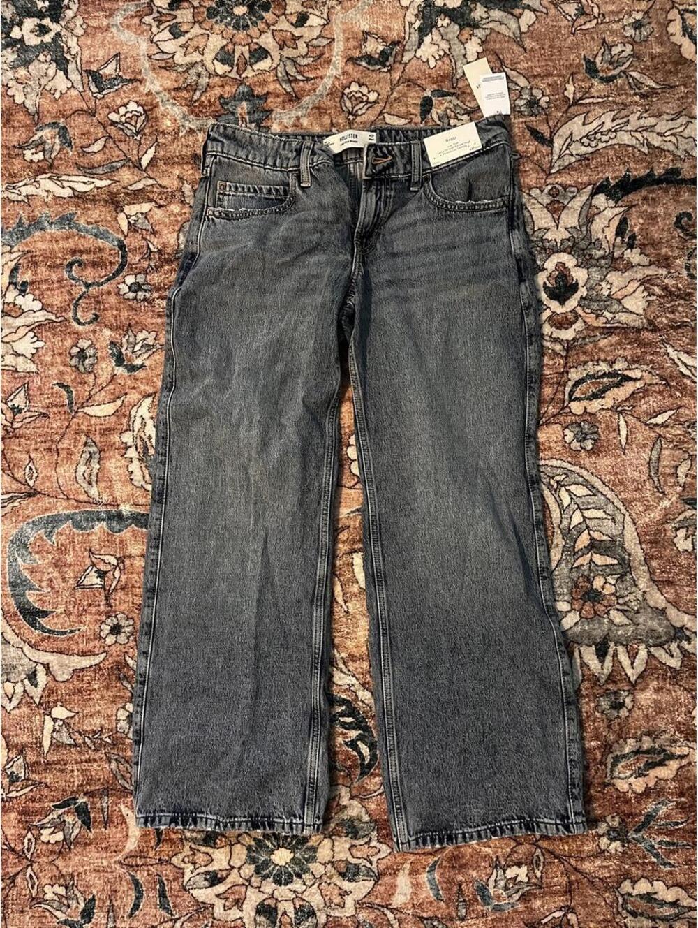 Low rise baggy jeans in size 6